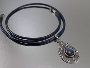 chileart biżuteria autorska labradoryt srebro oksydowane  wisior rzemień 
